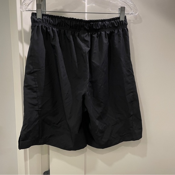 Nike Basketball Shorts - Picture 2 of 3